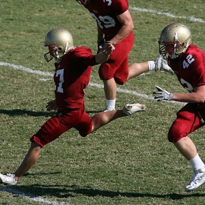 爱游戏app-火箭击败雷霆壮大-领先东区半决赛，火箭对雷霆揭幕战