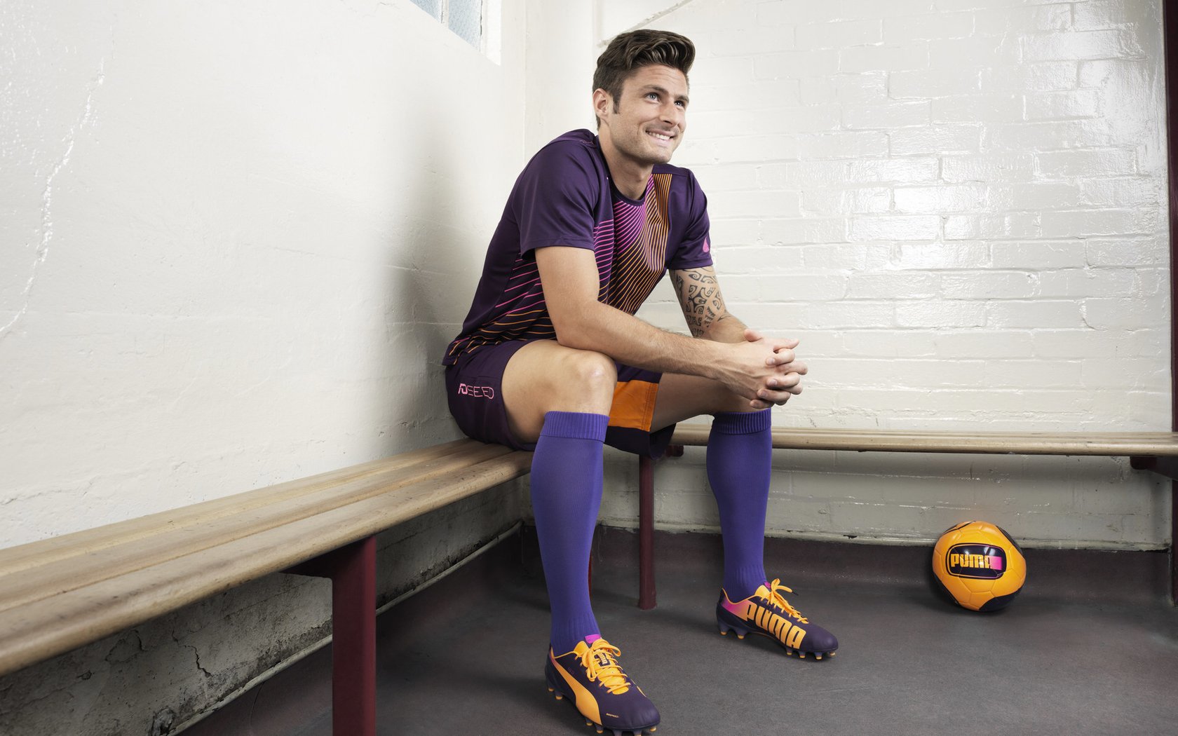 意甲赛场上一场比赛因球迷冲突暂停，意甲本轮比赛结果